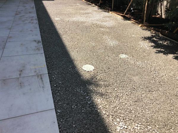 【東京】「芸能人宅に採用!」パット練習に何故透水性コンクリートなのか