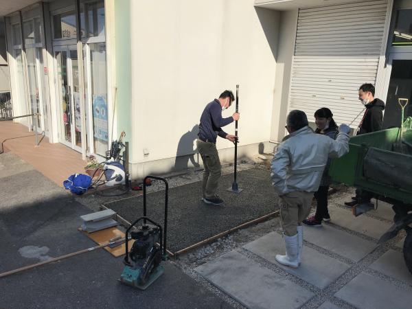 【愛知】「これが毛受建材でバカ売れしているドライテック?」駐車場・ダンプ運搬