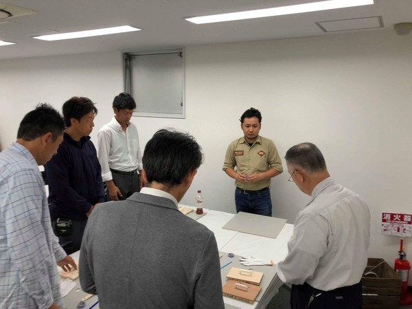 「WEB作成サービス|打ち放しコンクリート色合わせ」