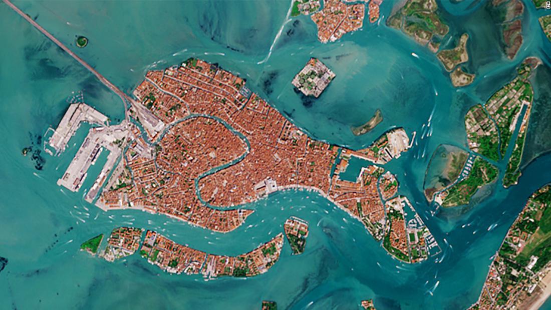 venetian-lagoon-traffic-2019-super-169.jpg