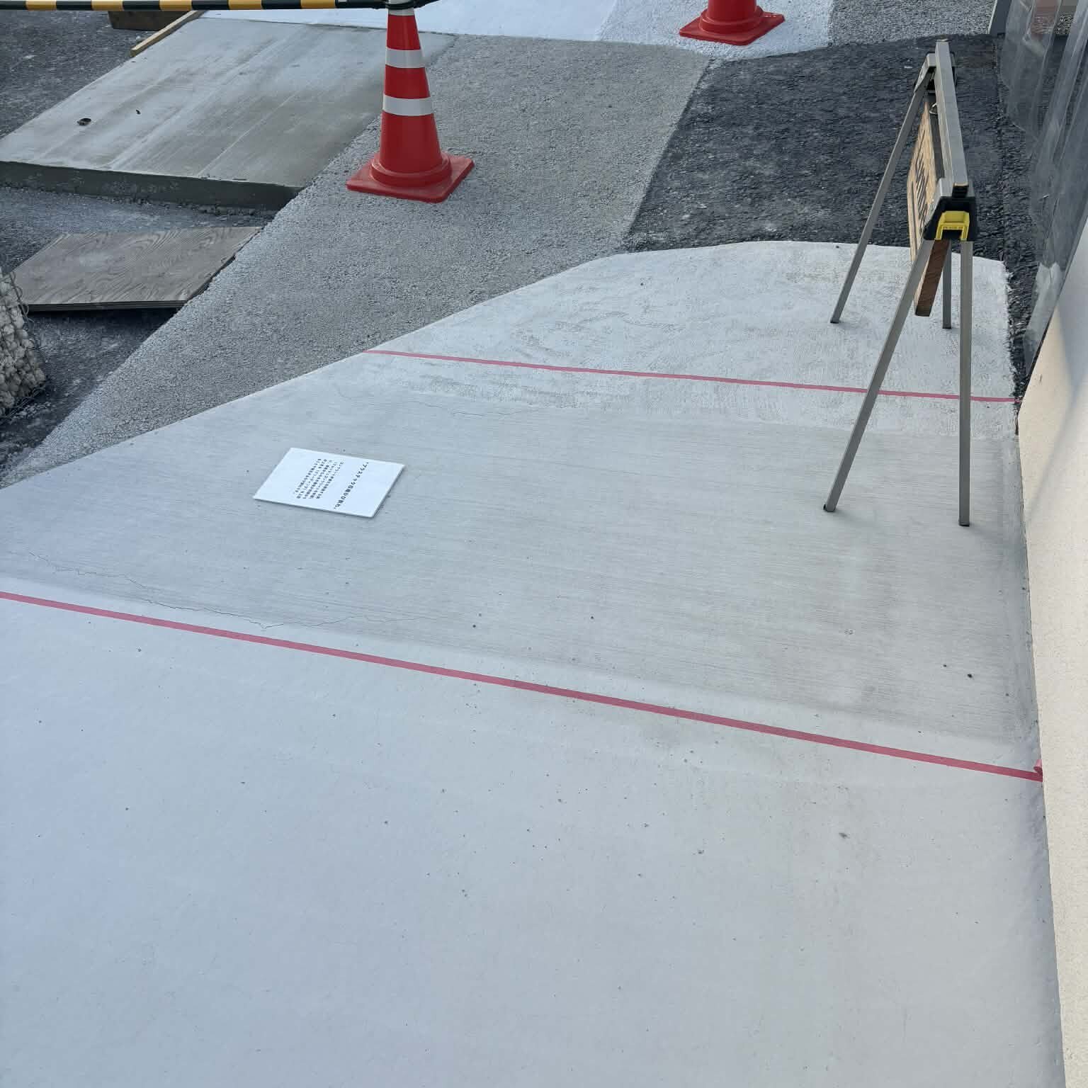 白い土間コン見学【ナマコンバレー】メディア注目のカフェLumberやサウナ付温泉露天風呂Ponds