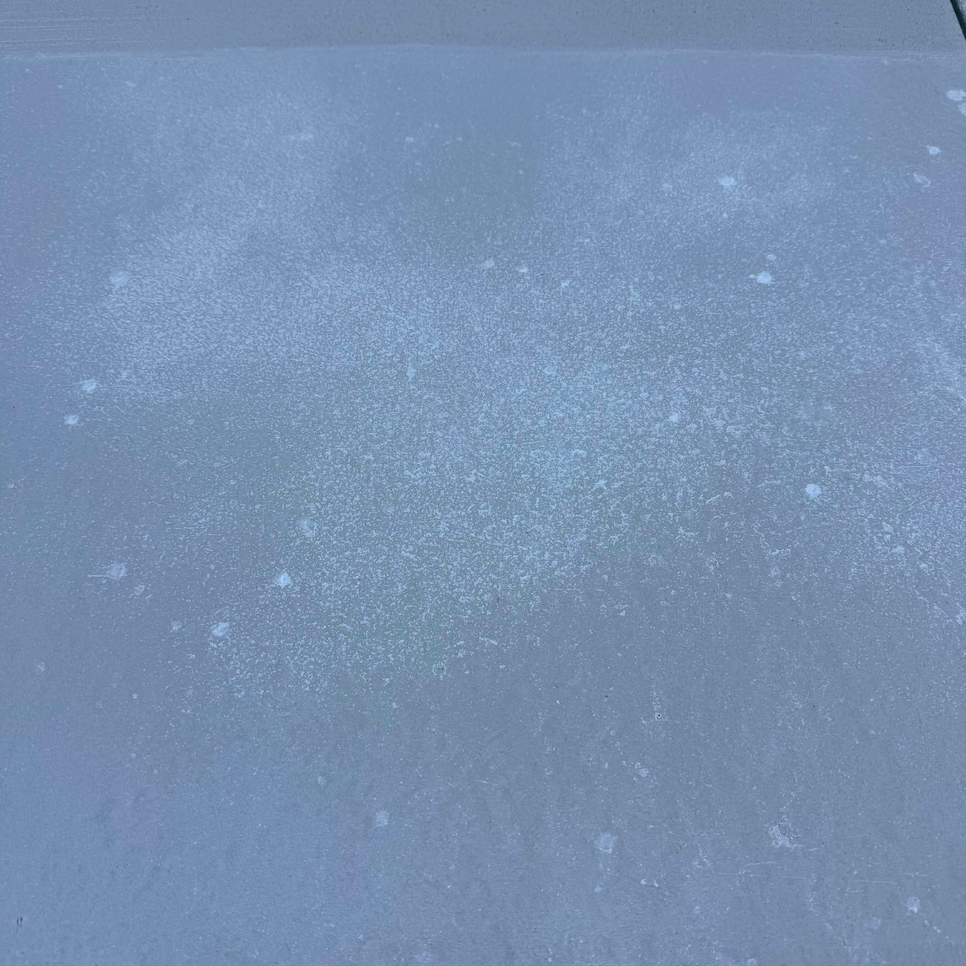 ご相談中の外構業者さんに平米1万円材工共下請けでご案内しますので【白い土間コン】選べます