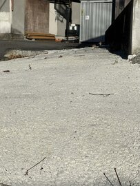 土間コンに比べて【白い土間コン】は同じ値段【白いオワコン®︎まさ固®︎】はおよそ半額で【白い直営施工】シリーズ