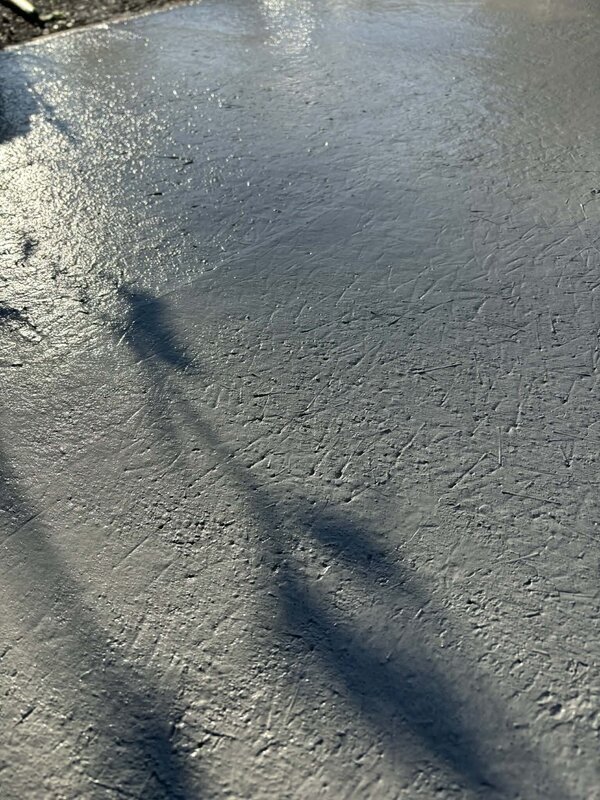 灰色でも白色でも同じお値段で選べますよ【土間コン】今の時代は多様な選択肢が存在します