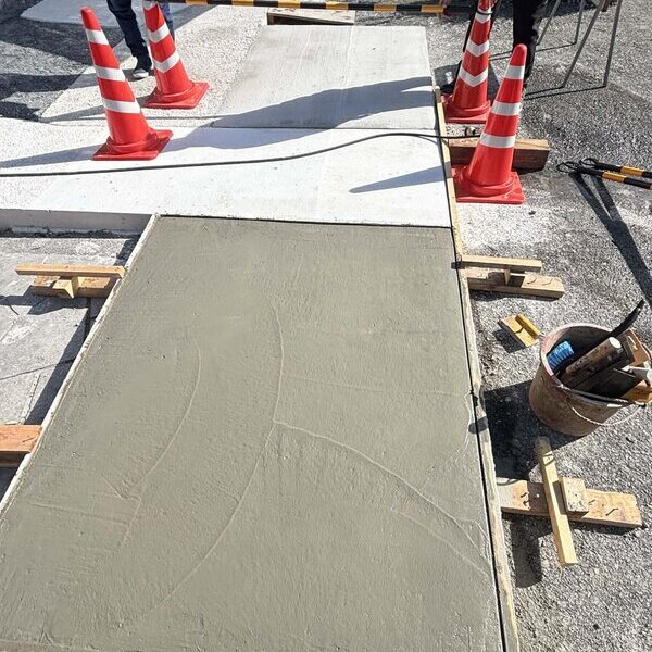 同じ値段（平米1万円材工共下請け納品）だとして【普通】or【白い】土間コンどっちを選びますか？