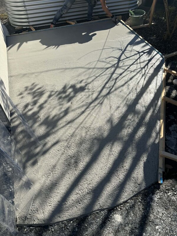 同価格で白い土間コン（ザンコン™︎）選べます。見積もりをご依頼した業者様にお伝えください