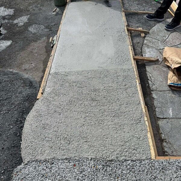 資材高騰と担い手不足が深刻な現代にあって脱炭素で資源循環など付加価値たっぷりな土間コンがなんと平米10000円ポッキリ