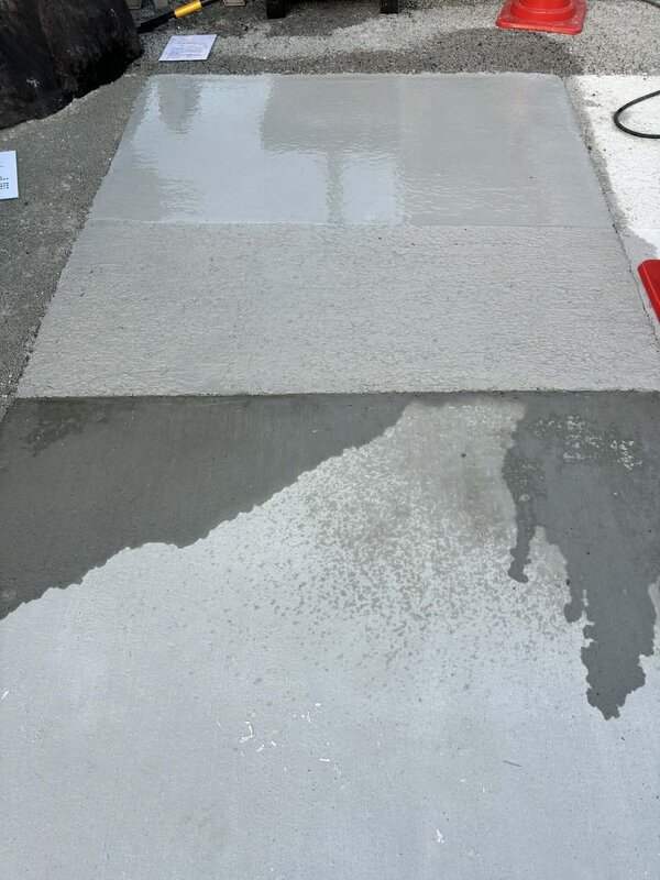 色の白いは七難隠す？ なぜか水をかけても濡れない【白い土間コン】には多くの特長があります