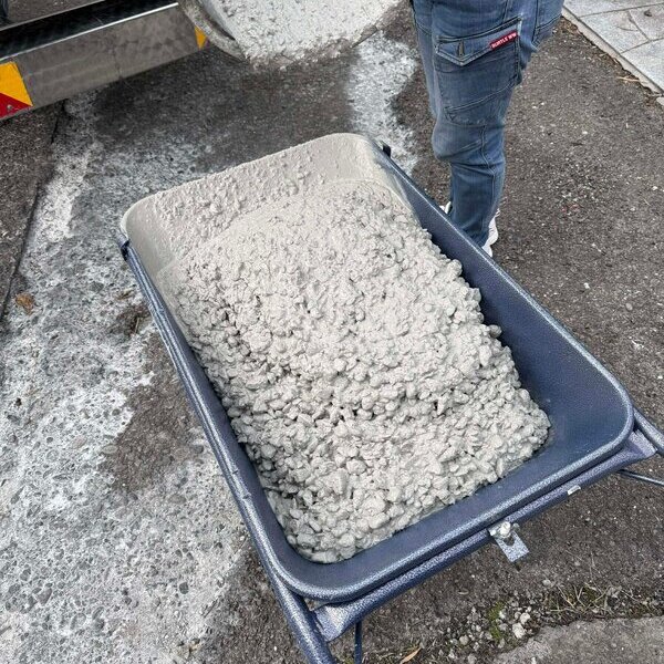 平米10,000円で材工共で仕切ります【白い土間コン】（ザンコン™︎）「庭コン」「生コンビニ」ご利用業者さま限定