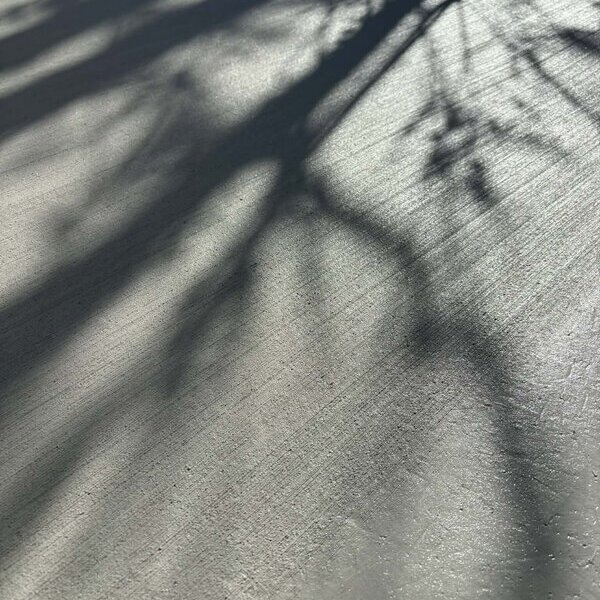 業者さんからのご提案通り【土間コン】なら同じ値段で環境に優しい【白い土間コン】にしよう