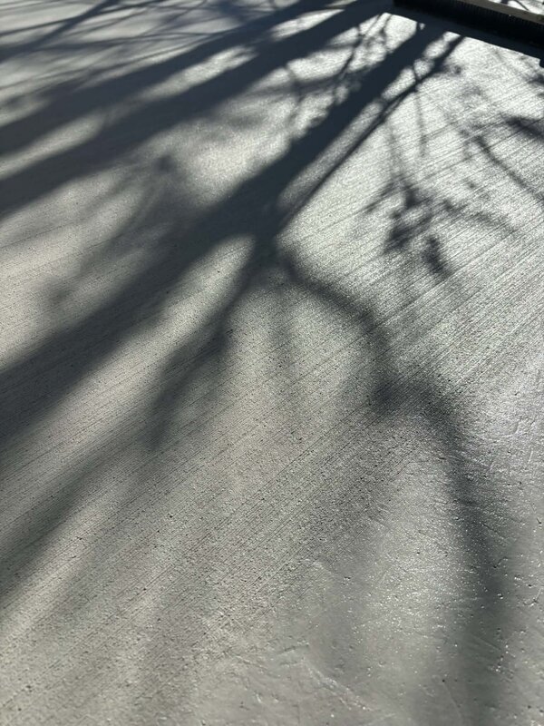 業者さんからのご提案通り【土間コン】なら同じ値段で環境に優しい【白い土間コン】にしよう