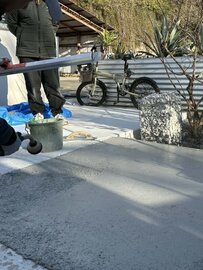 白か灰色同じお値段ならどっちを選びますか？【土間コン™︎】のお話です。業者様向け材工共平米1万円