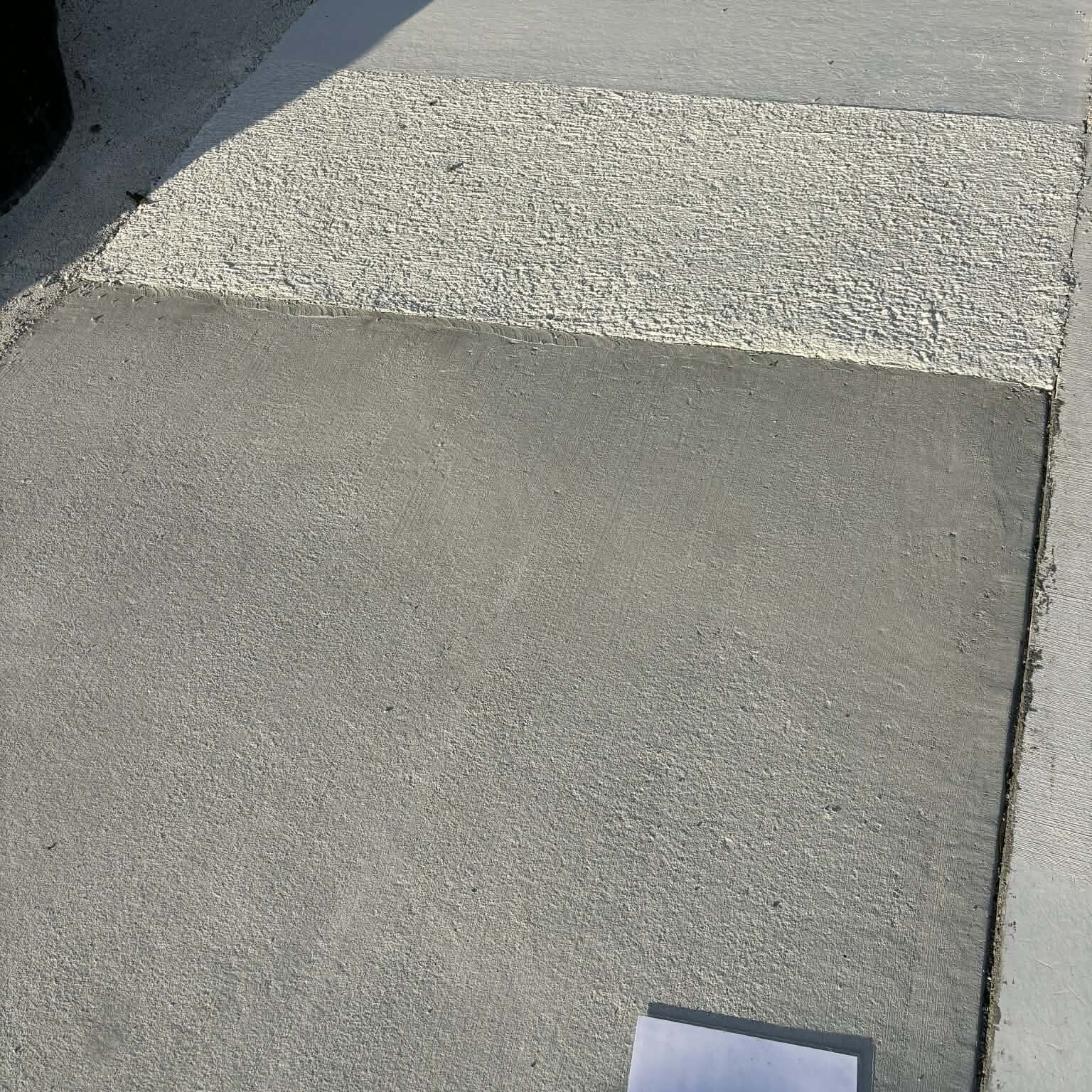 お隣さんよりも【明らかに白い】土間コンで【脱炭素】に貢献してみませんか？