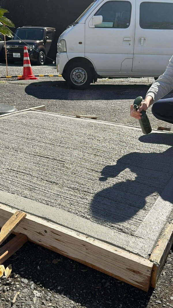 白い土間コン™︎の打設からひび割れ補修（消し粉む™︎）の実演まで体験型コンクリートパーク