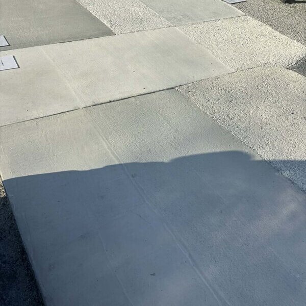 白い 土間コン™︎ の骨材（砂や小石）はCCU材といって二酸化炭素を固定しています