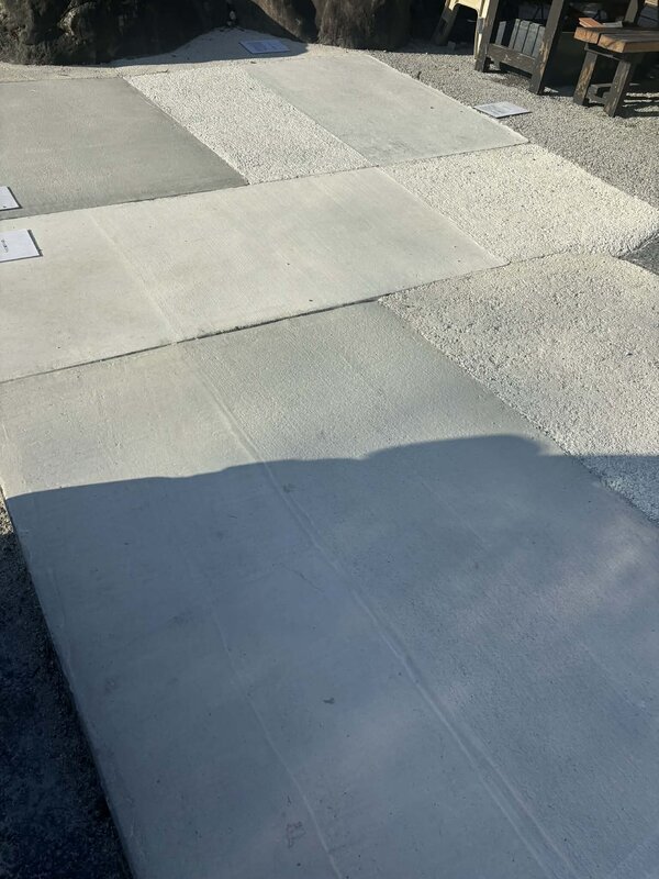 白い 土間コン™︎ の骨材（砂や小石）はCCU材といって二酸化炭素を固定しています