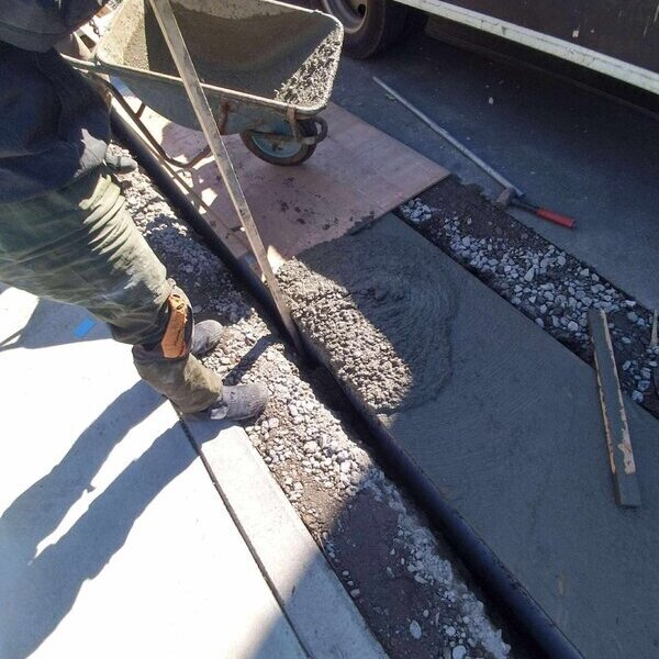 例えば「隙間を埋めて固めるだけ」が用途の現場だったら【ザンコン™︎】で十分ですよね？