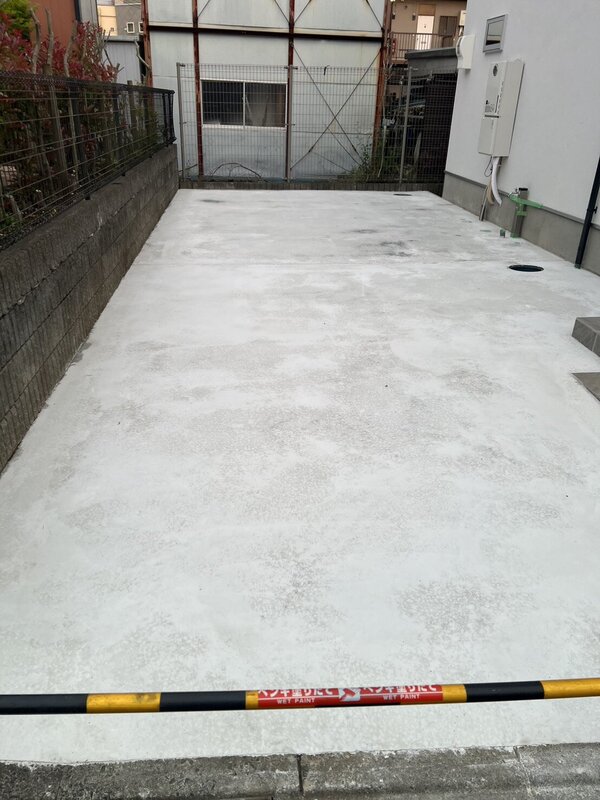 お楽しみ白い「はずの」土間コン™︎が真っ青に変色して顔面蒼白？！スラグブルーについて