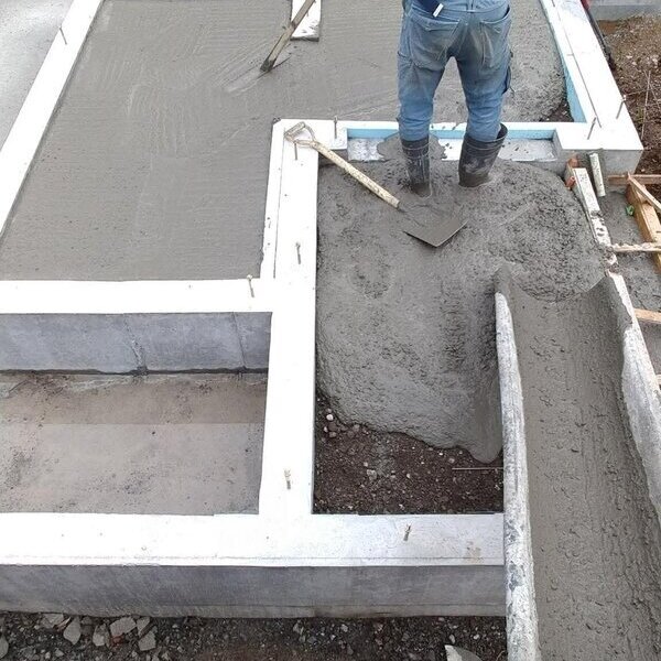 地面から沸き立つ湿気を抑え込む用途の土間コン™︎なら【ザンコン™︎】がむしろいいですよね？