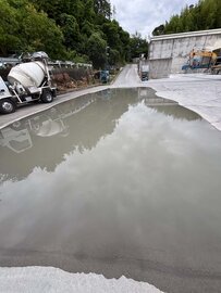 生活に害悪をもたらす【水たまり】最も安く手軽な対策吸水材【ザンコン™︎骨材】平米500円から