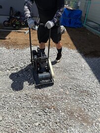 天然砂利より安く冷たい環境に優しい