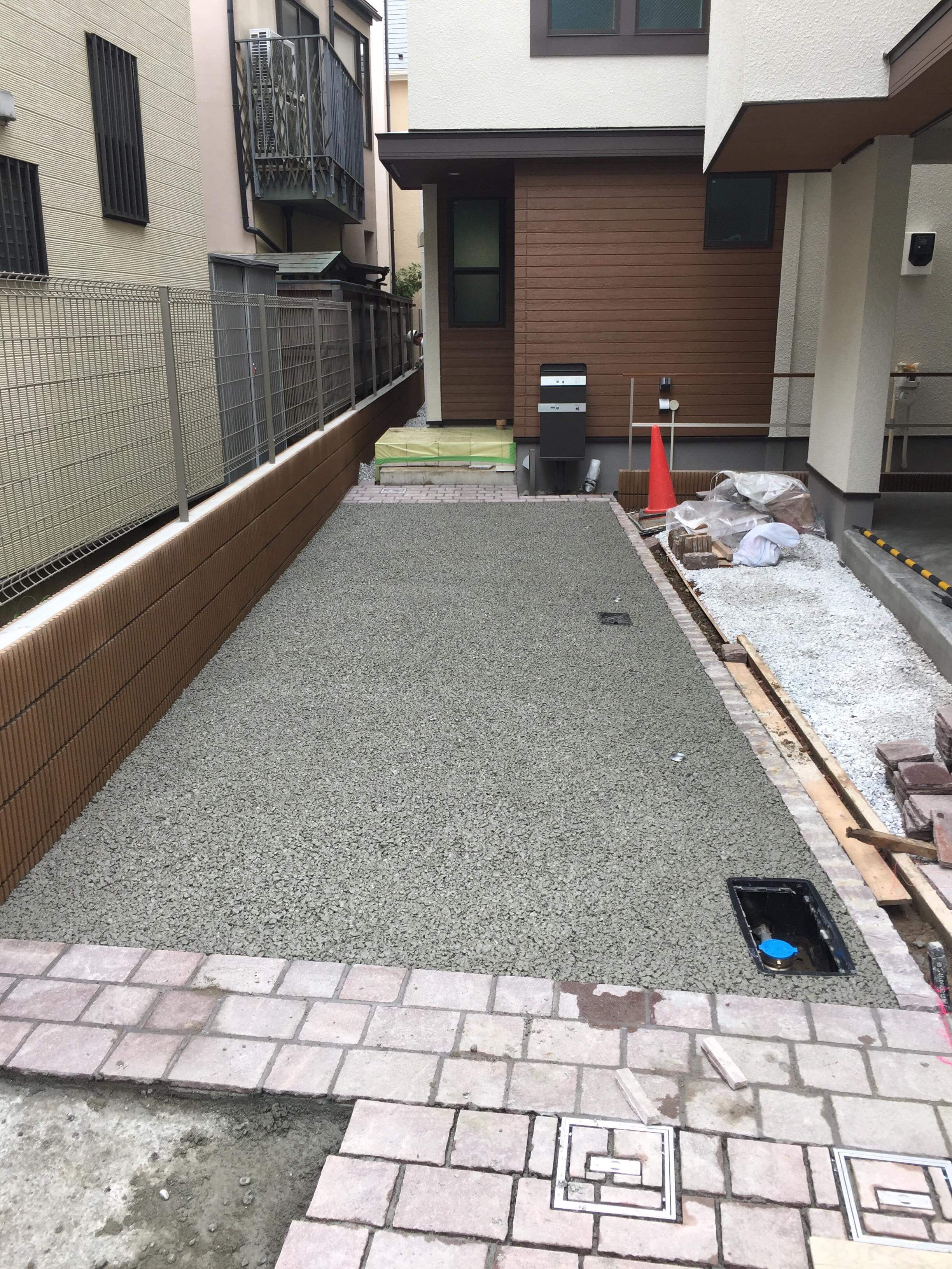 水勾配が取れない駐車場 透水性コンクリート 水たまり対策 Drytech ドライテック 透水性舗装仕上材 生コンポータル 水勾配が取れない駐車場 透水性コンクリート 水たまり対策 Drytech ドライテック 透水性舗装仕上材 生コンポータル