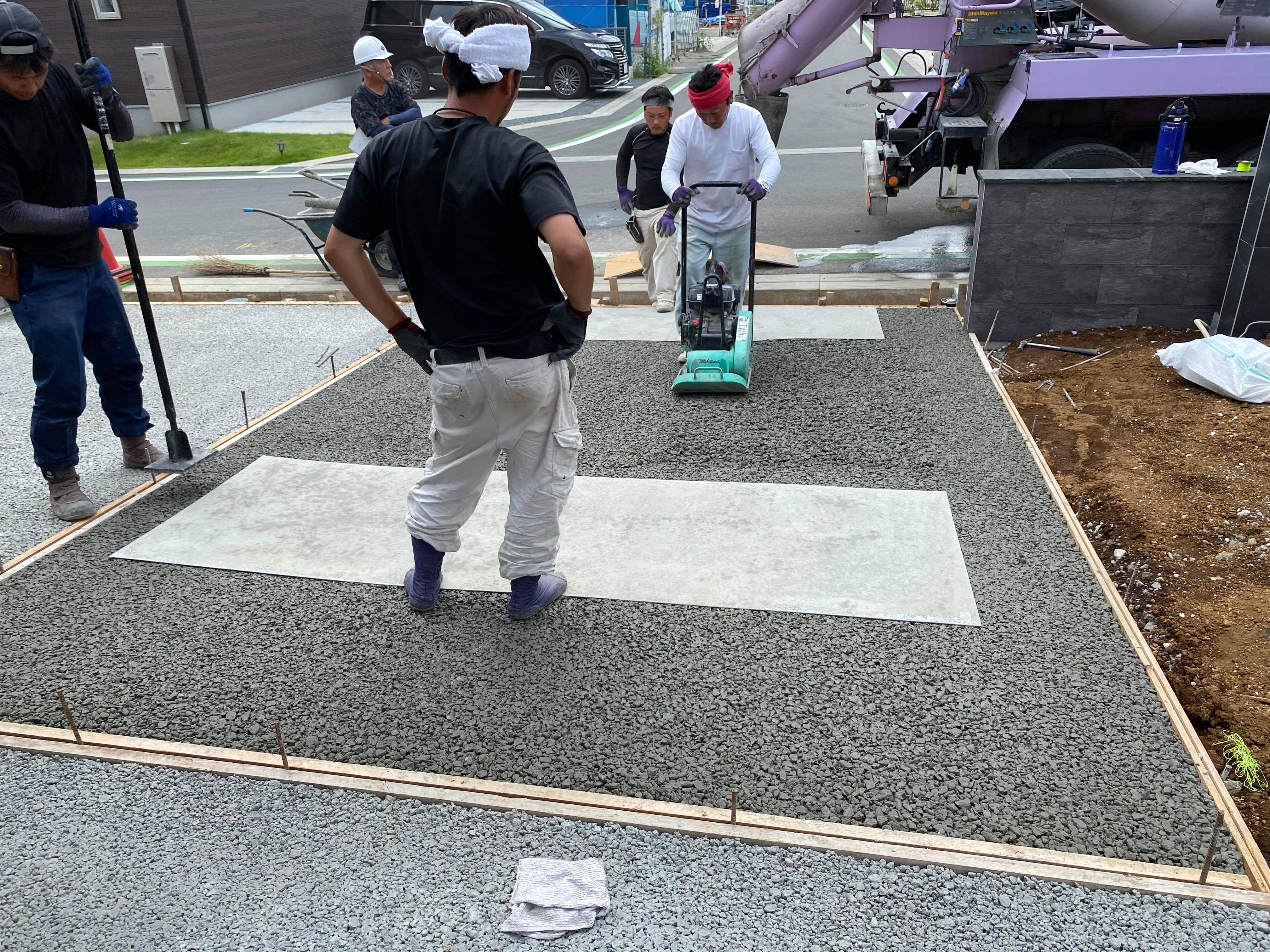 静岡 土間コンと違ってこんなに早く終わっちゃうんだ 中園工業 水たまり対策 オコシコン ドライテック 透水性舗装仕上材 生コンポータル