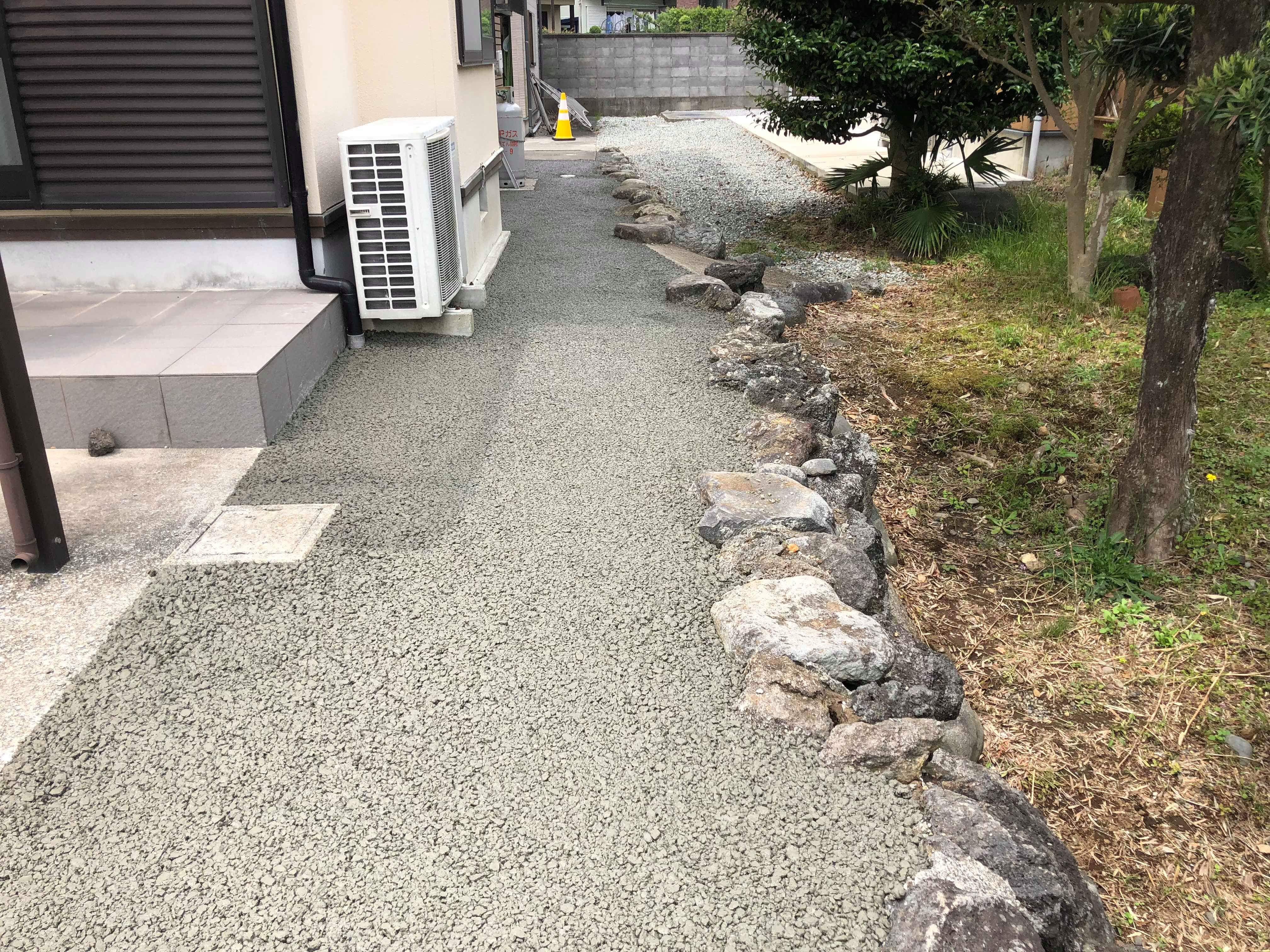 おばあ様の足が不自由 水勾配のいらない土間コン 水たまり対策 Drytech ドライテック 透水性舗装仕上材 生コンポータル おばあ様の足が不自由 水勾配のいらない土間コン 水たまり対策 Drytech ドライテック 透水性舗装仕上材 生コンポータル