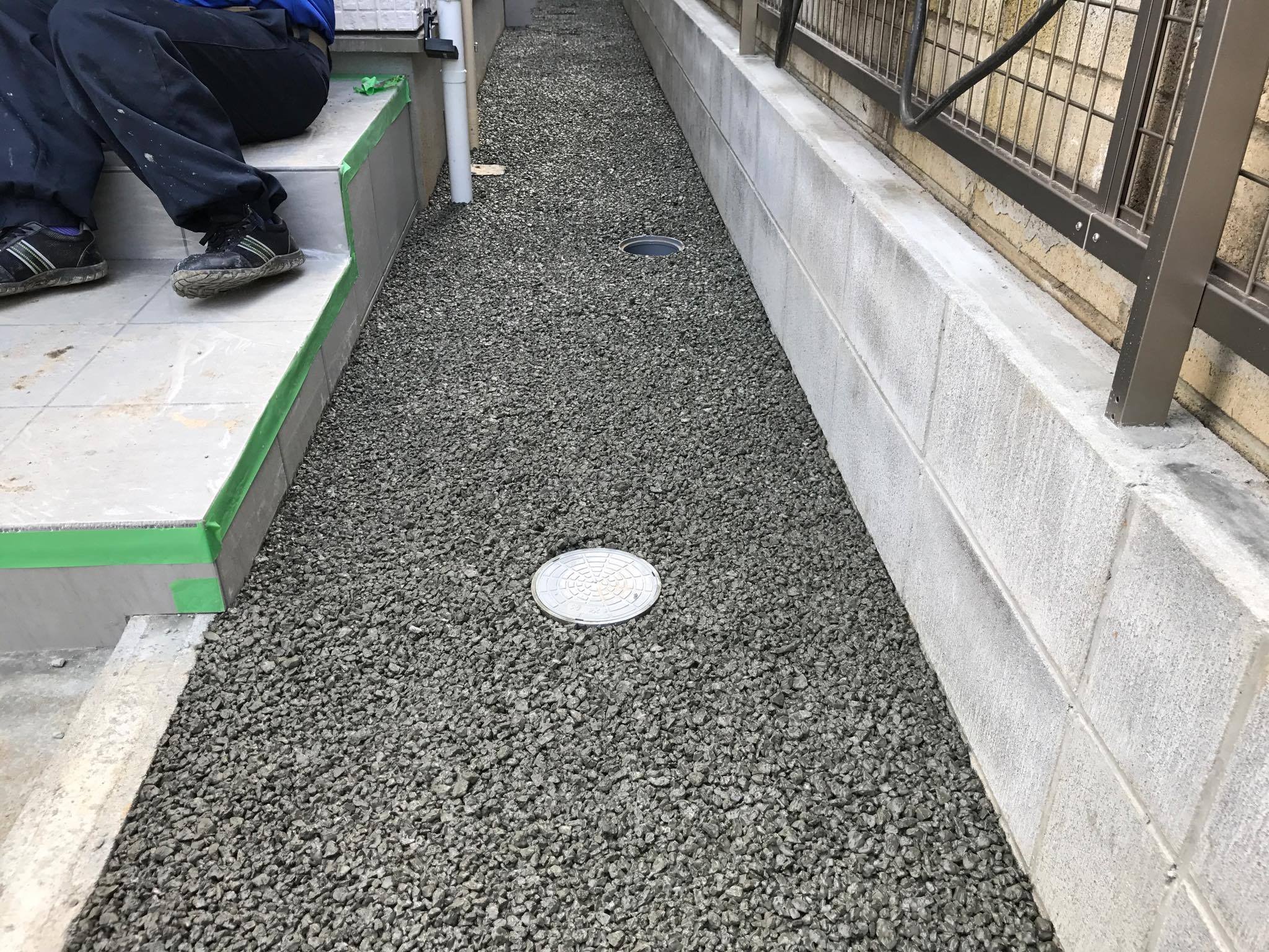 え 土間コン以外にもあるの 水勾配 排水 犬走 駐車場 エクステリア 水たまり対策 Drytech ドライテック 透水性舗装仕上材 生コンポータル え 土間コン以外にもあるの 水勾配 排水 犬走 駐車場 エクステリア 水たまり対策 Drytech ドライテック 透水性舗装仕上材 生コンポータル