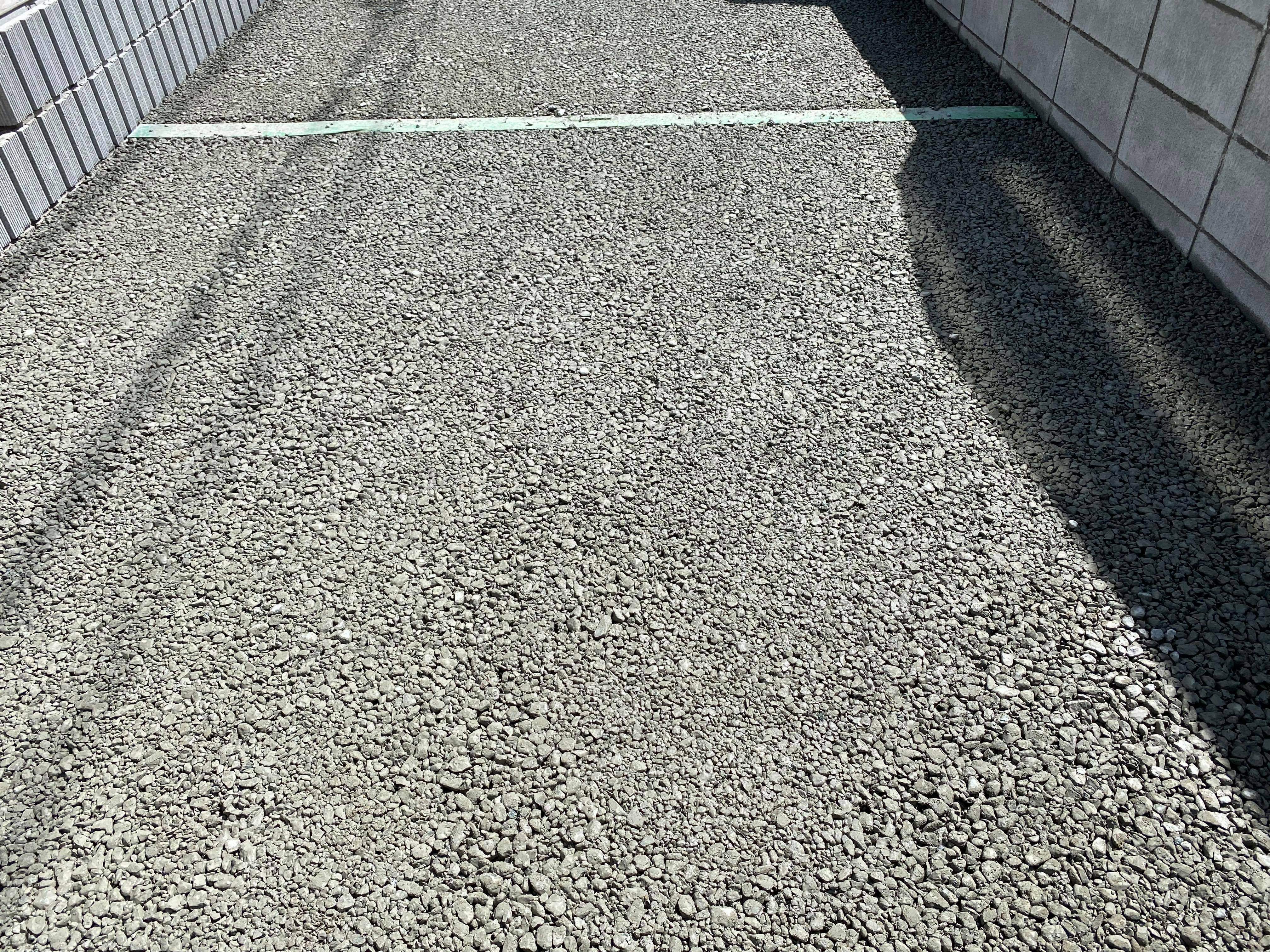 神奈川 駐車場は斜めってるよりももちろん平らである方が何かと便利 上村建材 ダップルス 水たまり対策 Drytech ドライテック 透水性舗装仕上材 生コンポータル