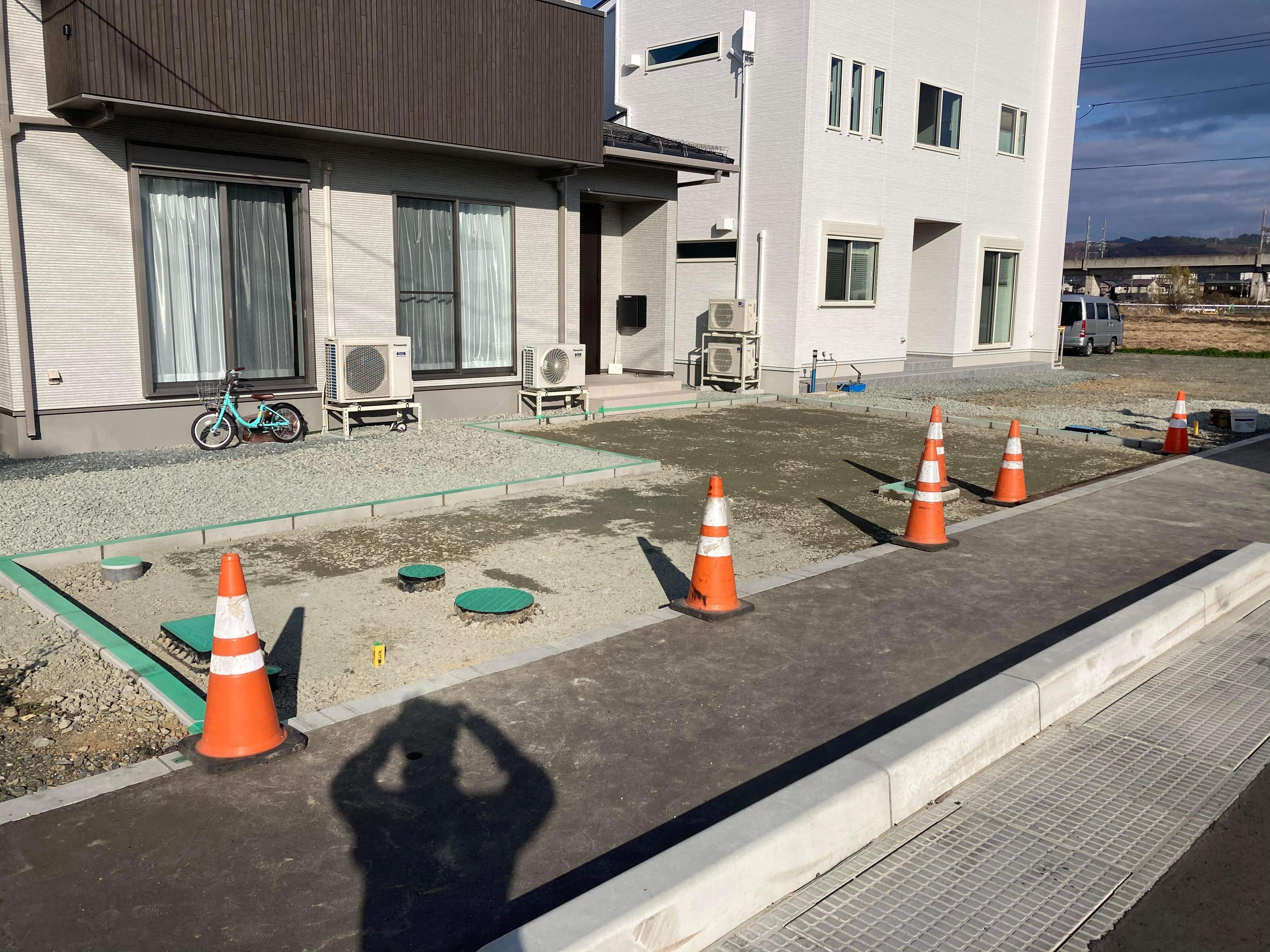岩手 ハウスメーカーの新築ばかりの住宅街に採用 遠野レミコン 杜陵工業 水たまり対策 ドライテック オコシコン 透水性舗装仕上材 生コンポータル 岩手 ハウスメーカーの新築ばかりの住宅街に採用 遠野レミコン 杜陵工業 水たまり対策 ドライテック オコシコン 透水性舗装仕上材 生コンポータル