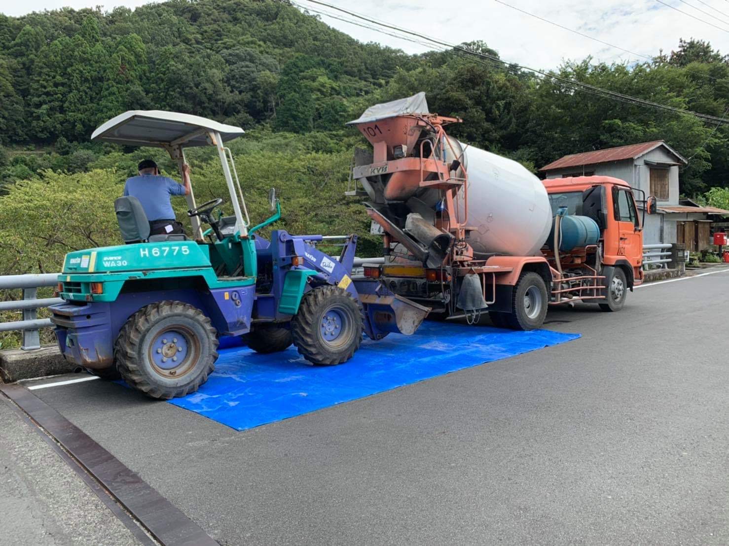静岡 車が入らないような狭い場所でも透水性コンクリートって頼めるの バスケ ワイエイ ケイ 水たまり対策 Drytech ドライテック 透水性舗装 仕上材 生コンポータル 静岡 車が入らないような狭い場所でも透水性コンクリートって頼めるの バスケ ワイエイ ケイ 水たまり対策 Drytech ドライテック 透水性舗装 仕上材 生コンポータル