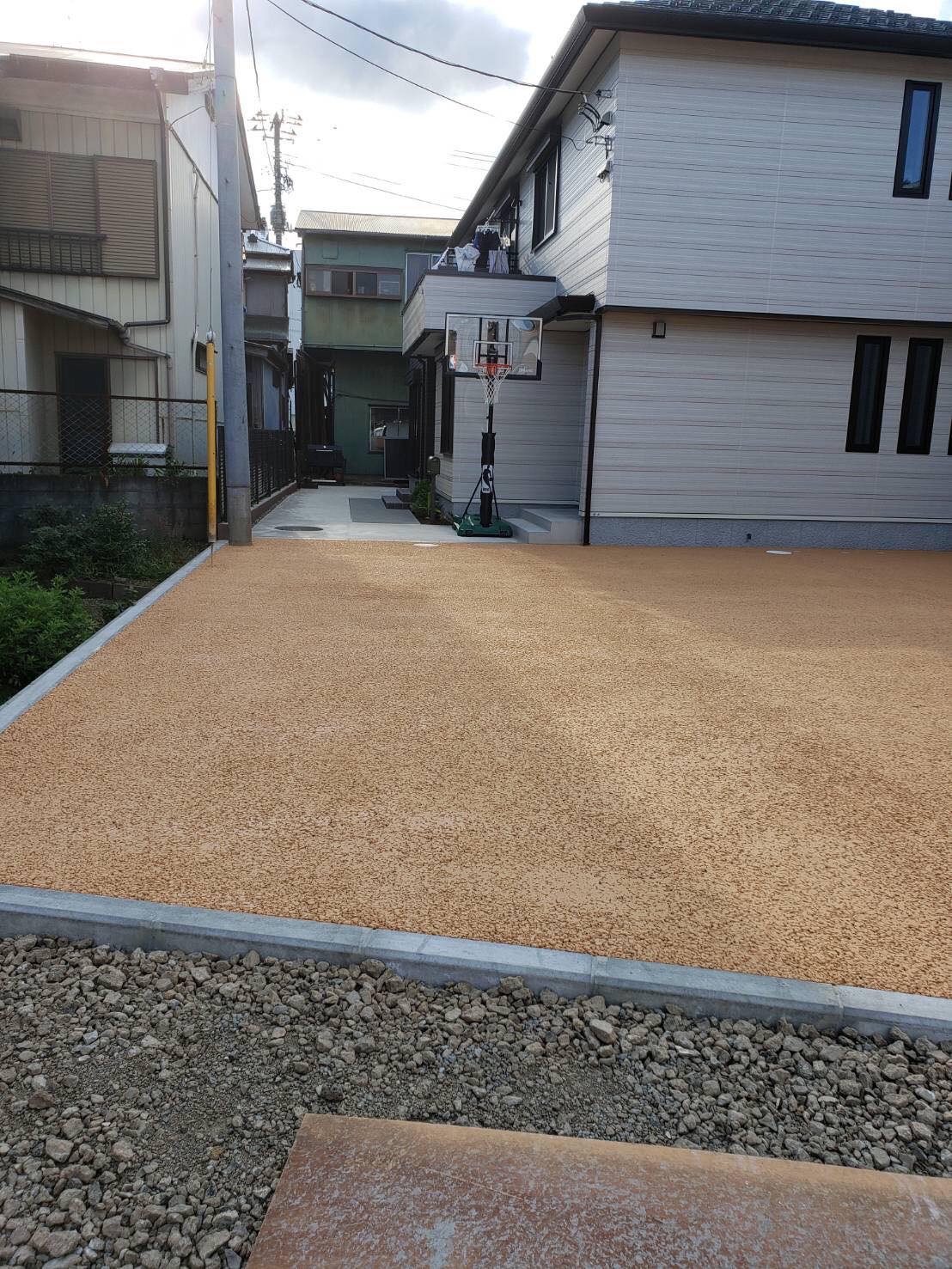 神奈川 バスケットコートは鉄板だなこりゃ デザイン性も兼ね備えたドライテック 水たまり対策 ドライテック オコシコン 透水性舗装仕上材 生コンポータル