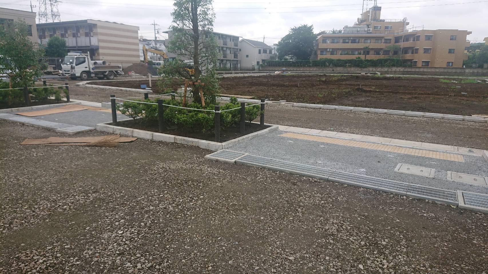 東京 世田谷区の発注物件での堂々採用 設計書の指定 供給 製造 施工 インフラの拡充 水たまり対策 Drytech ドライテック 透水性舗装仕上材 生コンポータル