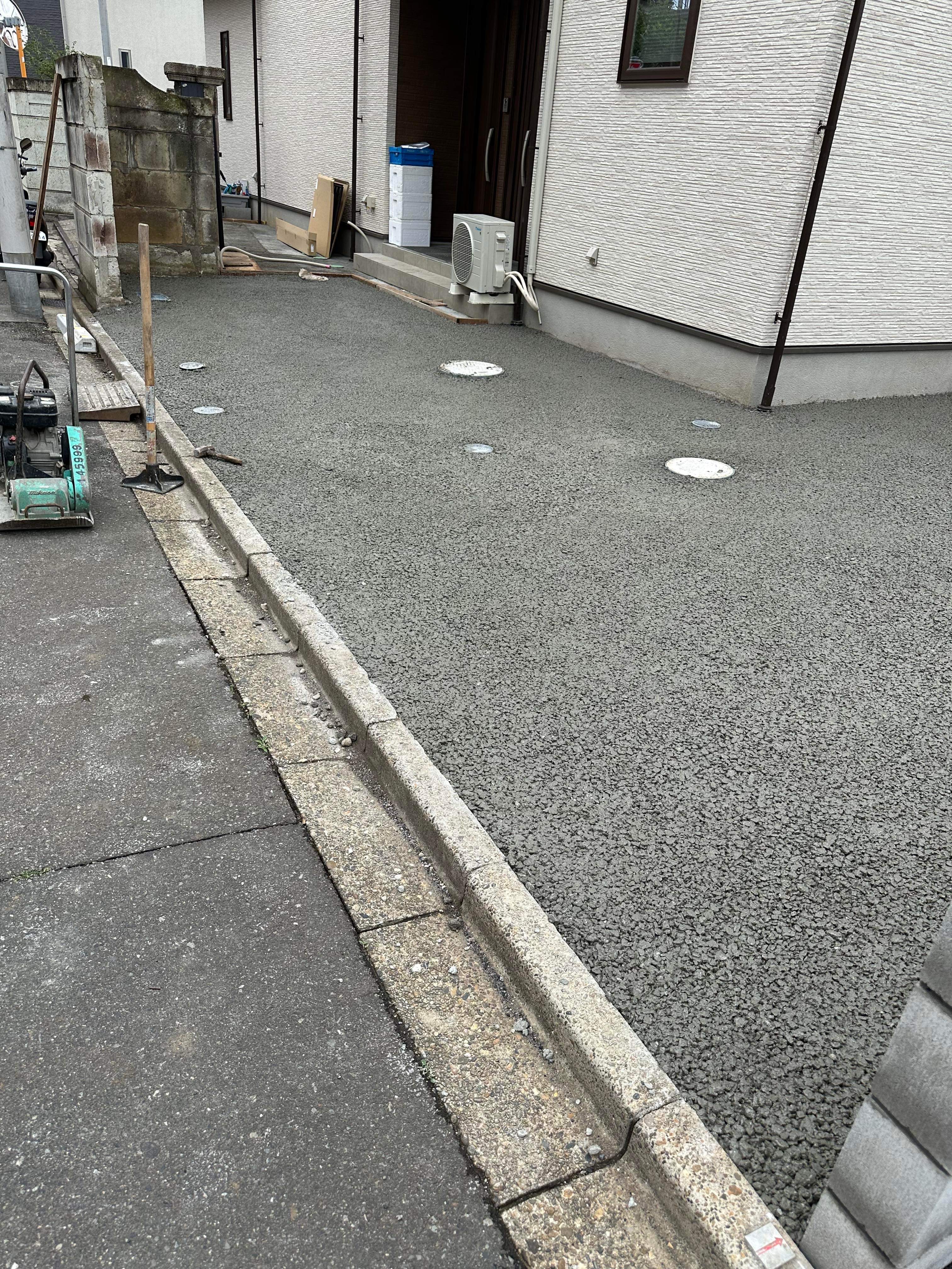 パネル生地　こんこん 日晴金属 エアコン配管用アルミ窓パネル 窓高さ280-380mm