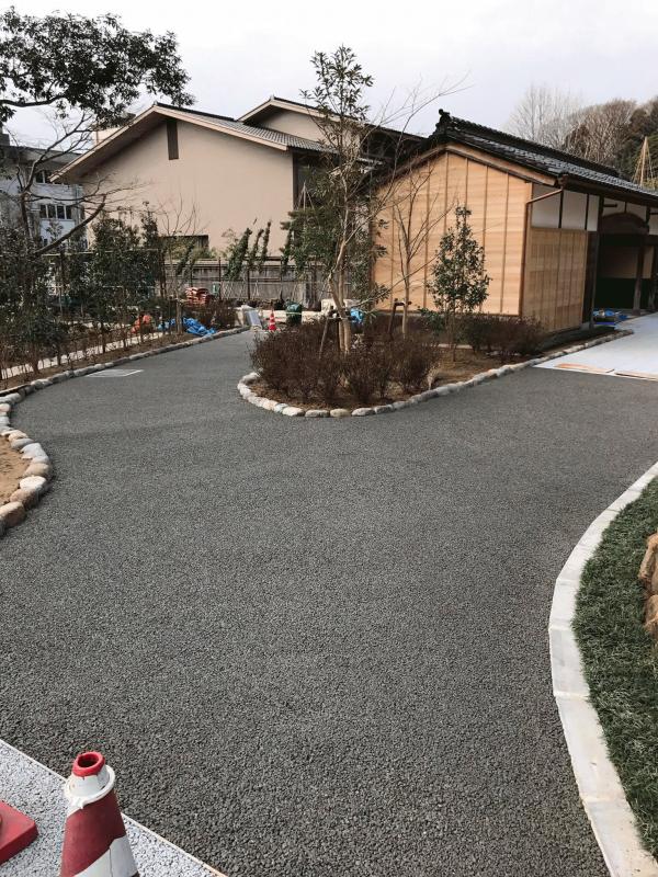 「透水性コンクリート、次の挑戦」 早期解放・水たまり・路面温度