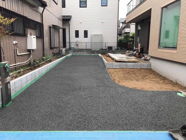「常に頭を悩ませる水勾配｜水勾配のいらない土間コン」