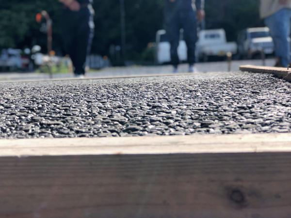 「余った材料で展示場|水勾配のいらない土間コン」