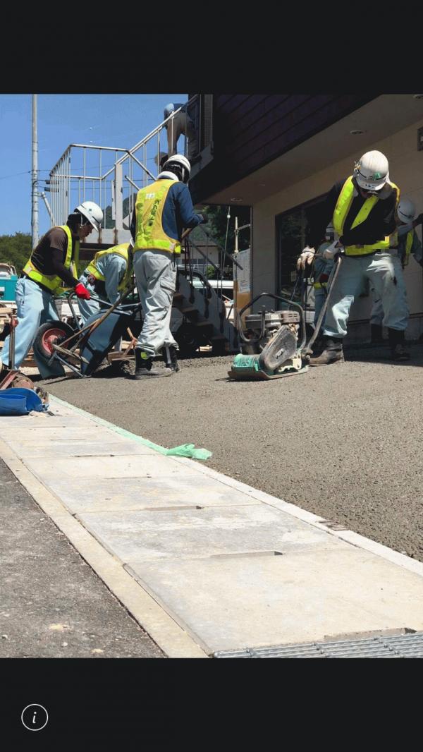 「職人が輝く写真が撮りたいからね!|水勾配のいらない土間コン」