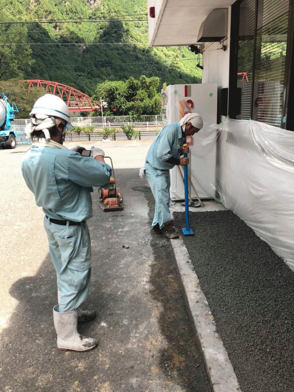 「これ行けるっすよ。売れます、売ります!|透水性コンクリート見学会」