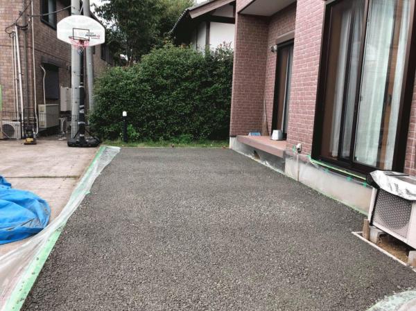 まだ何も考えずに土間コンにしてるの 透水性コンクリート 水たまり対策 オコシコン ドライテック 透水性舗装仕上材 生コンポータル