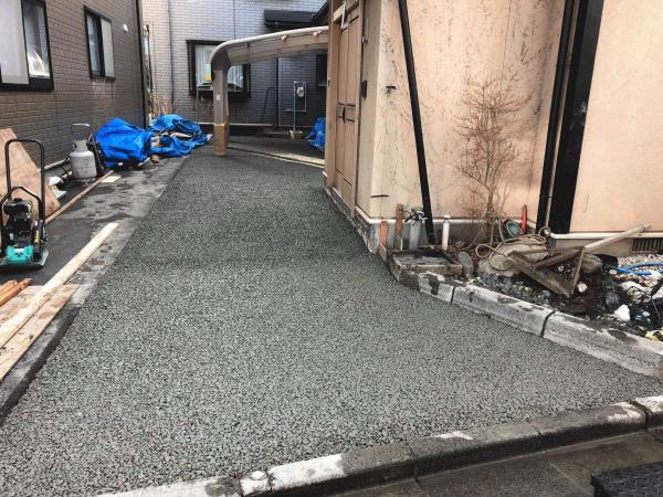 自分で施工できない排水性【アスファルト】vs 自分で施工できちゃう透水性【コンクリート】