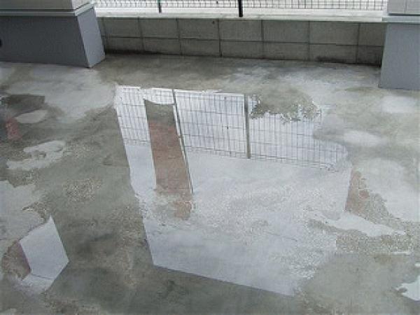 水はけ問題はこれで解決 水たまり対策の解決策いろいろ 水たまり対策 Drytech ドライテック 透水性舗装仕上材 生コンポータル