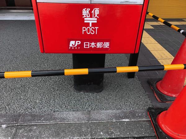 郵便局のエントランスに透水性コンクリート採用！