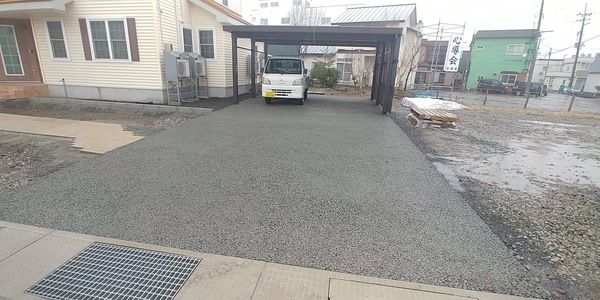 厳寒の土地【青森】で一冬越した透水性コンクリートは【凍上】もなく変わらず利用されています