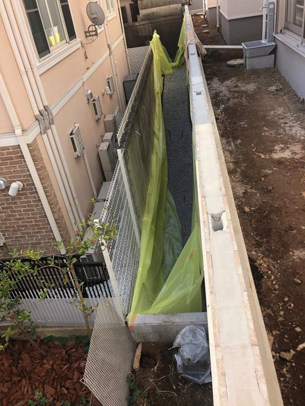 【東京】「防草シート、意味ない!」死地(しにち)における雑草・排水対策