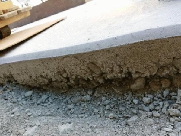 「土間コンクリートの駐車場を施行してもらいました。」