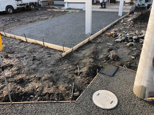 【愛媛】「排水のない、テラス・アプローチ・道路境界の舗装をしたい」愛媛生コン