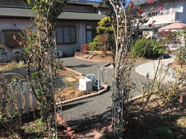 【山梨】「10日ぐらい旅行に行って帰ってきたら草がすごく生えていたので」防草対策