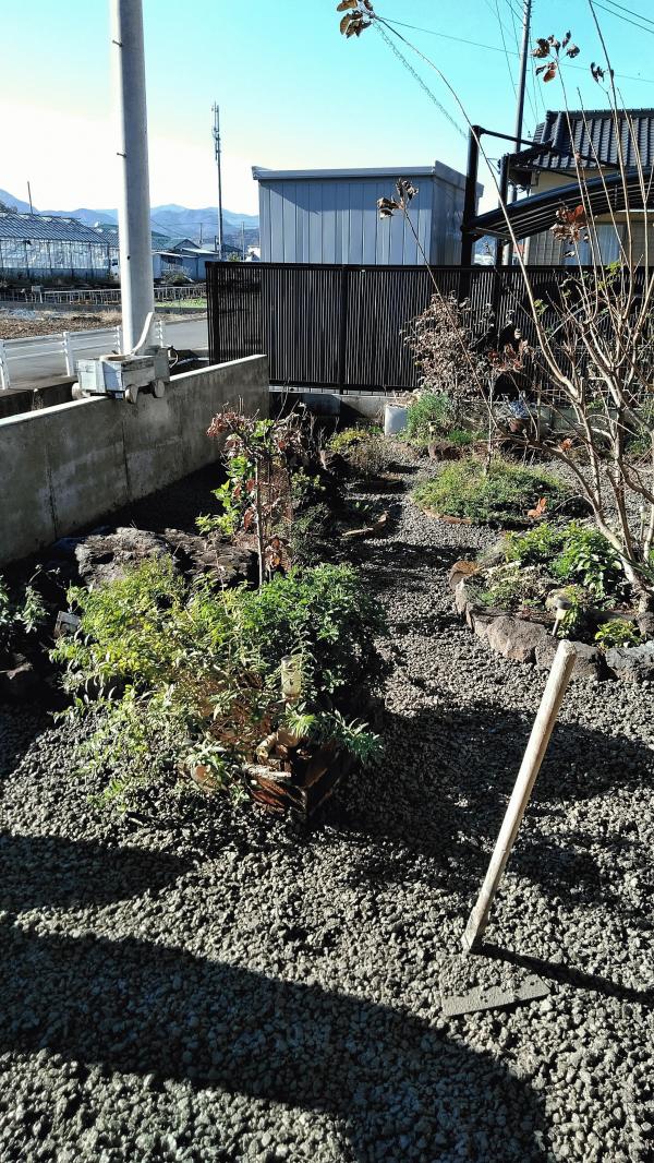 【静岡】「新工法の発明?!」足で踏みしめ転圧する透水性コンクリート